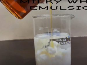 pha bằng cách đổ dầu vào nước